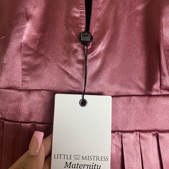 Asos Little Mistress Maternity satin midi dress with pleated skirt in berry-Red - Picture 7 of 15